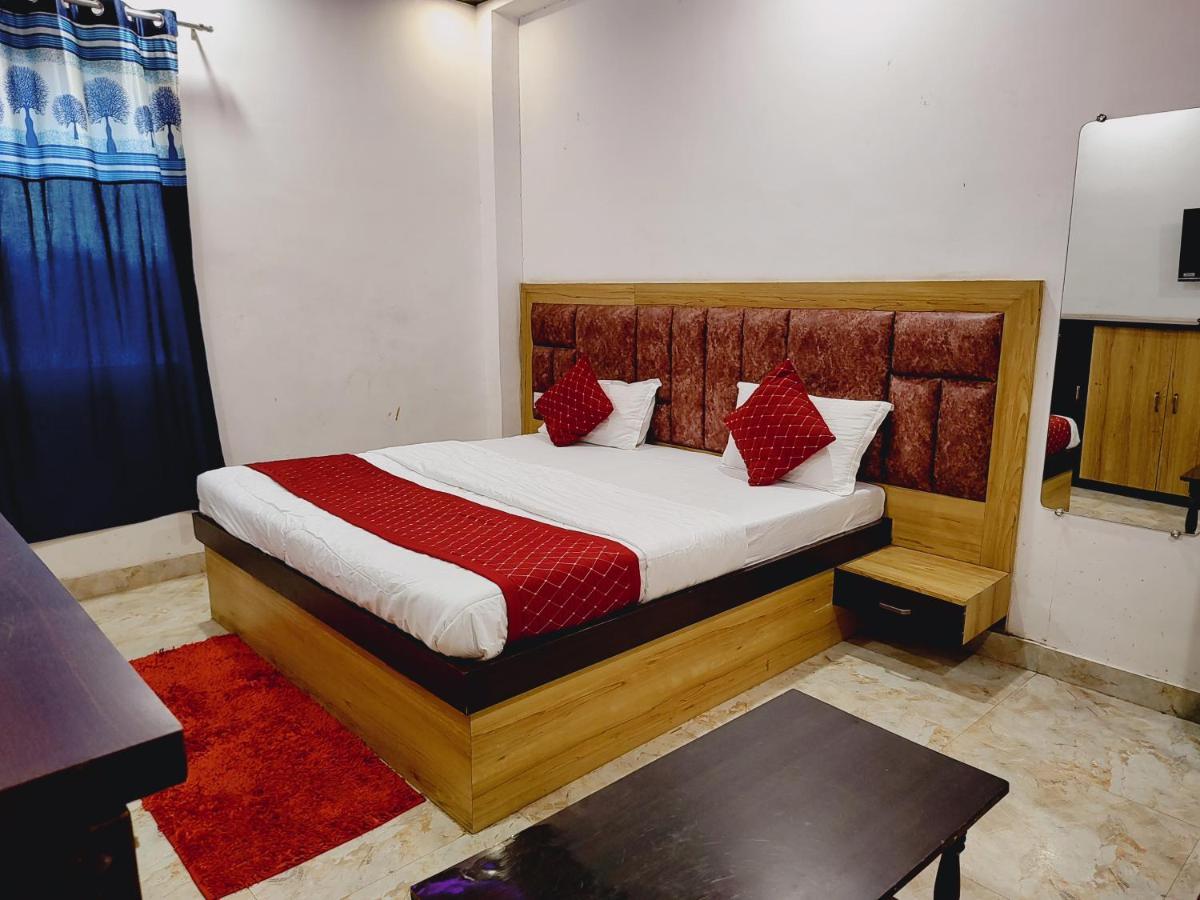 Elegance Hotel And Banquet Ayodhya Exteriér fotografie