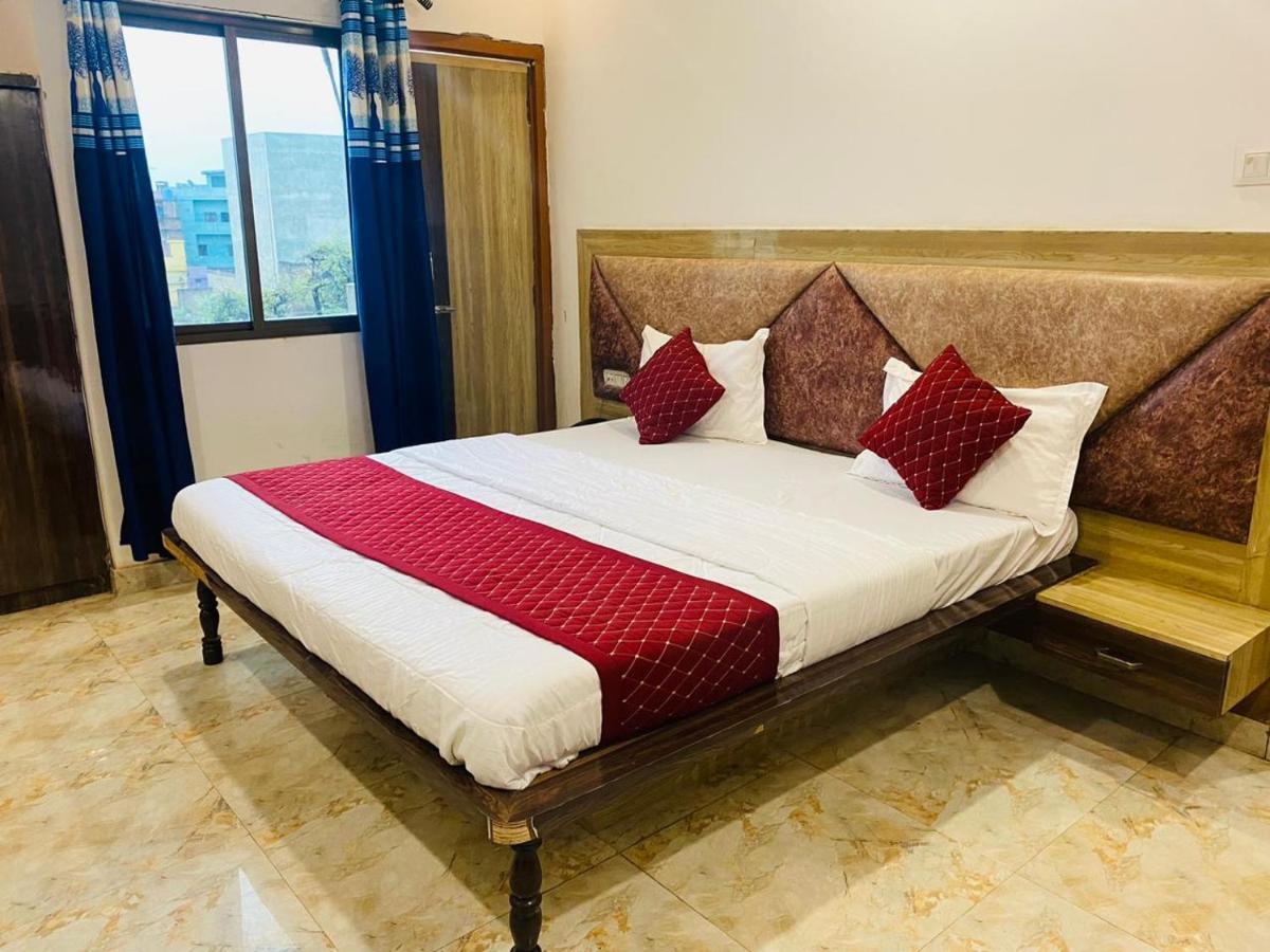 Elegance Hotel And Banquet Ayodhya Exteriér fotografie