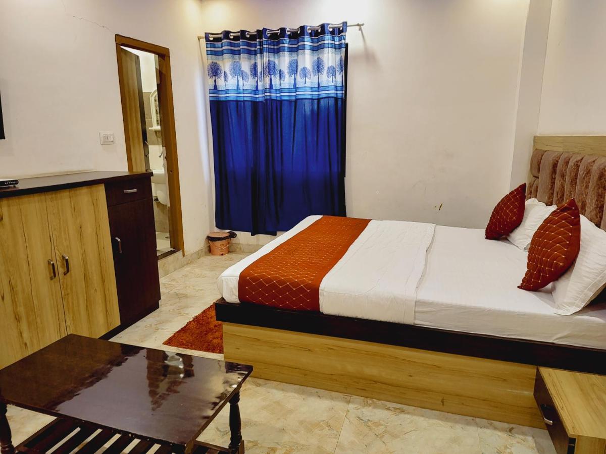 Elegance Hotel And Banquet Ayodhya Exteriér fotografie