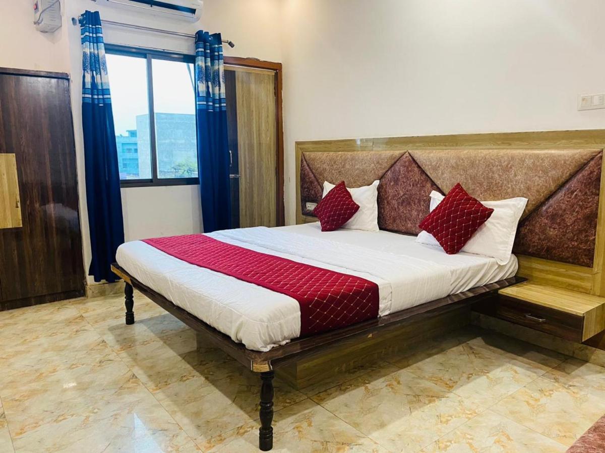 Elegance Hotel And Banquet Ayodhya Exteriér fotografie