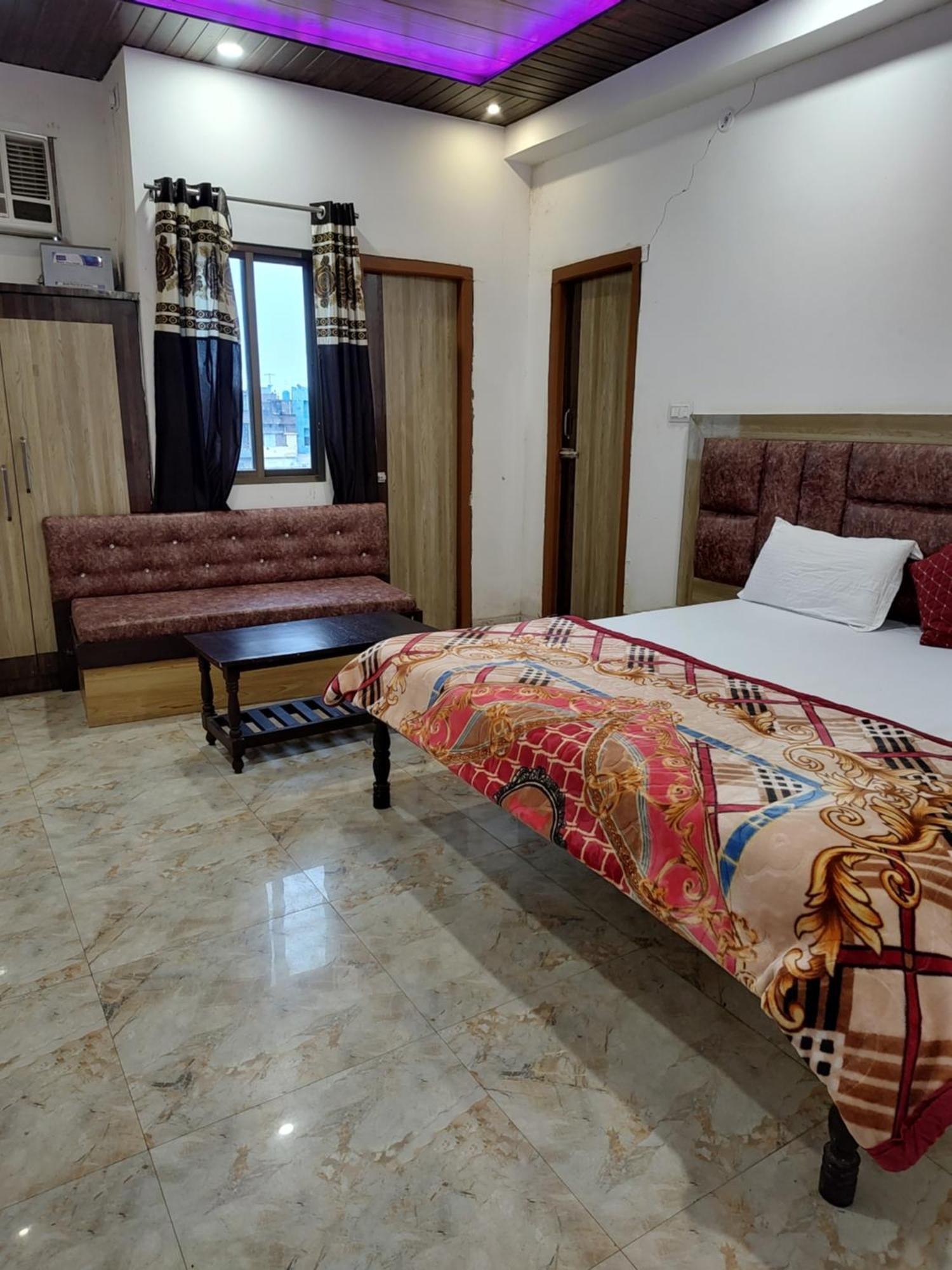 Elegance Hotel And Banquet Ayodhya Exteriér fotografie