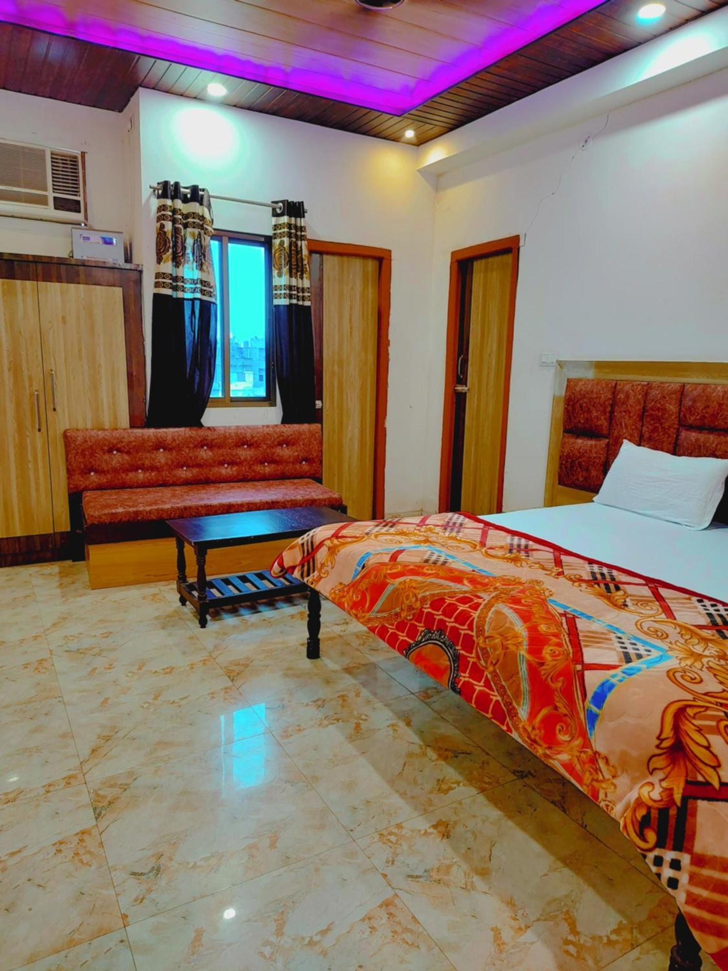 Elegance Hotel And Banquet Ayodhya Exteriér fotografie