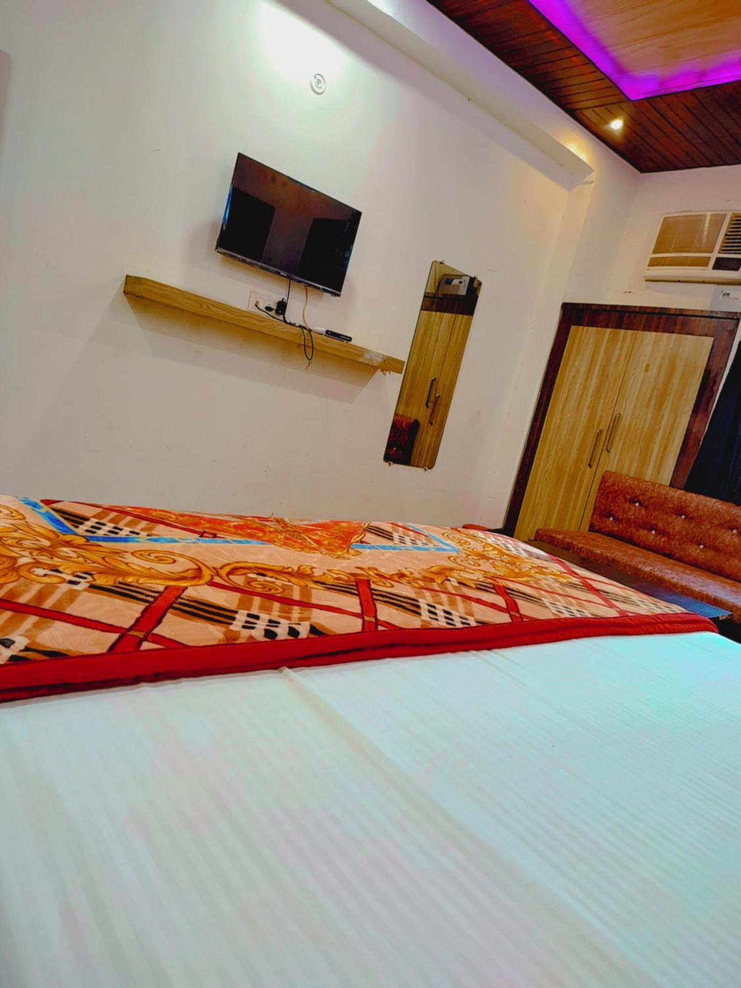 Elegance Hotel And Banquet Ayodhya Exteriér fotografie