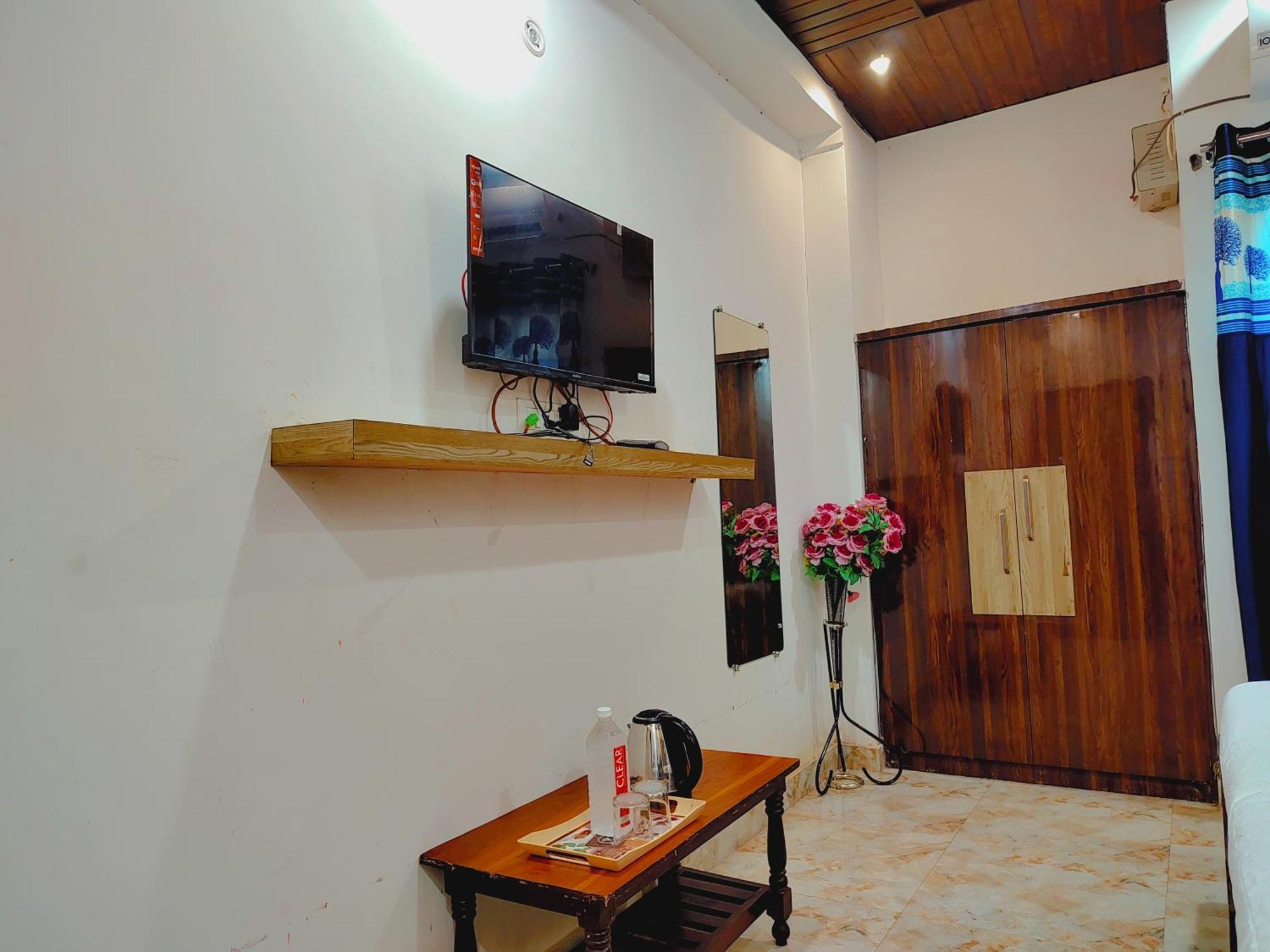 Elegance Hotel And Banquet Ayodhya Exteriér fotografie