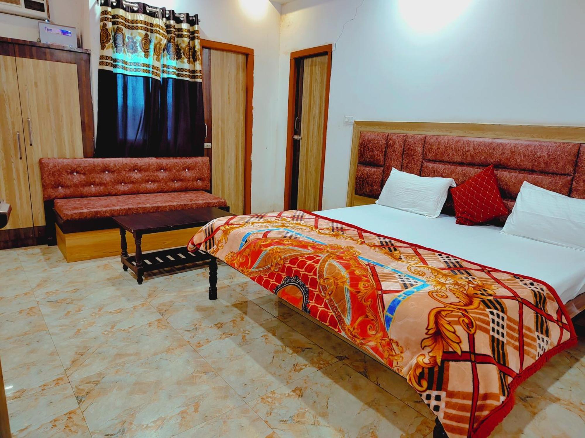 Elegance Hotel And Banquet Ayodhya Exteriér fotografie