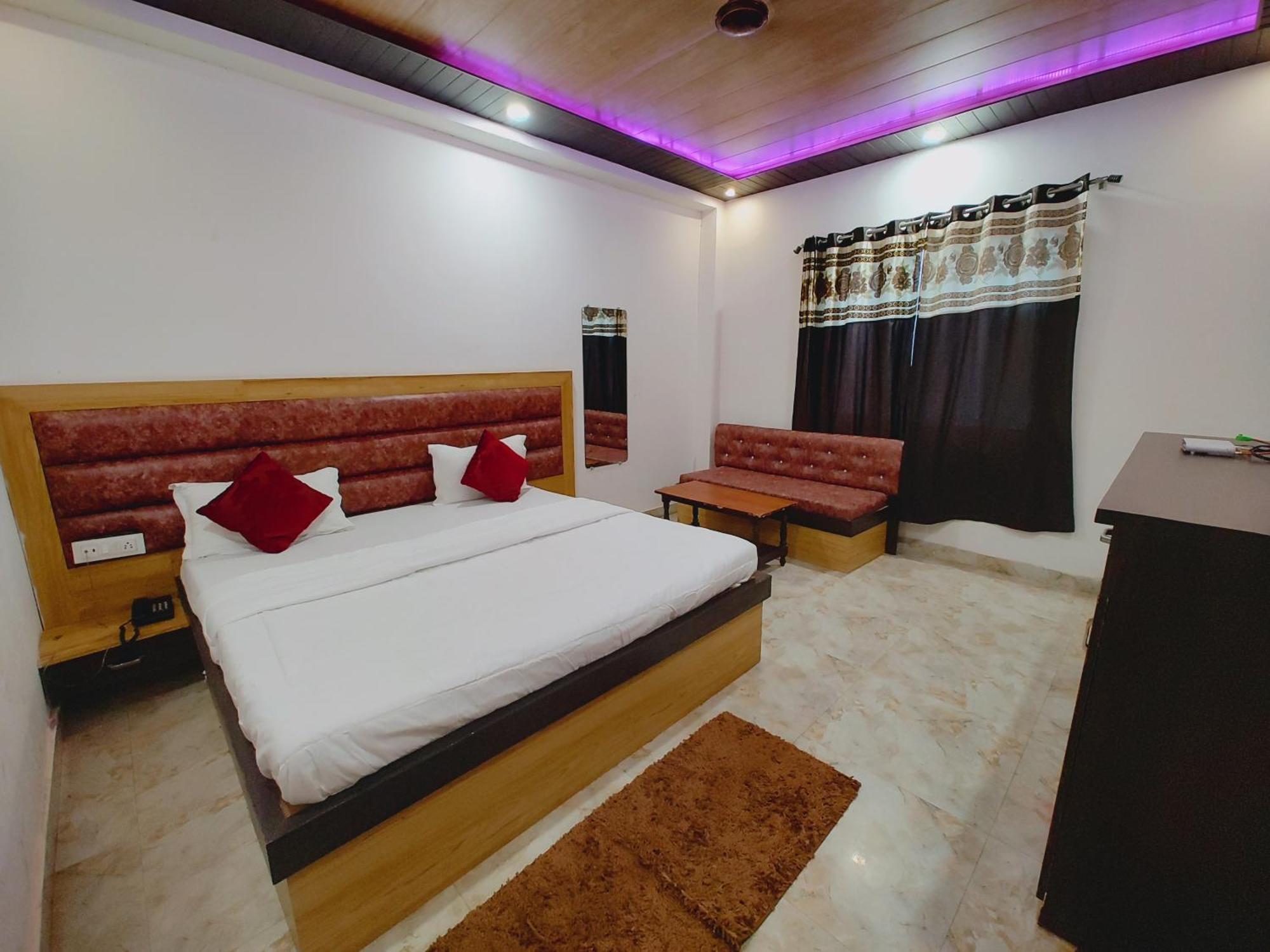 Elegance Hotel And Banquet Ayodhya Exteriér fotografie