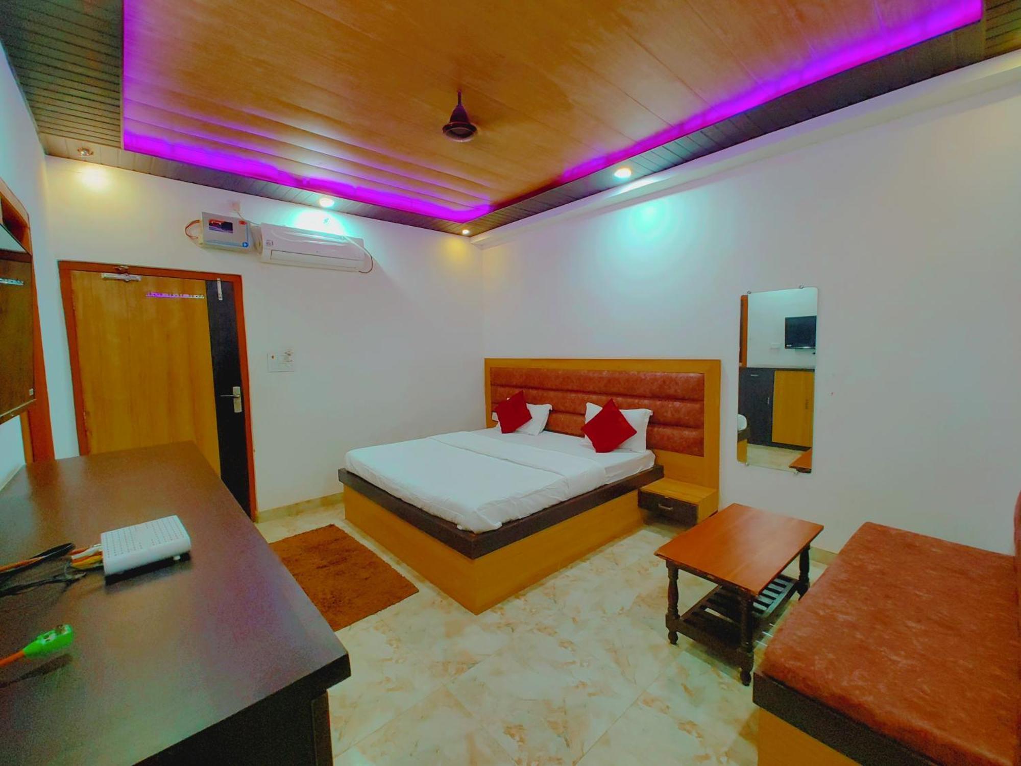 Elegance Hotel And Banquet Ayodhya Exteriér fotografie