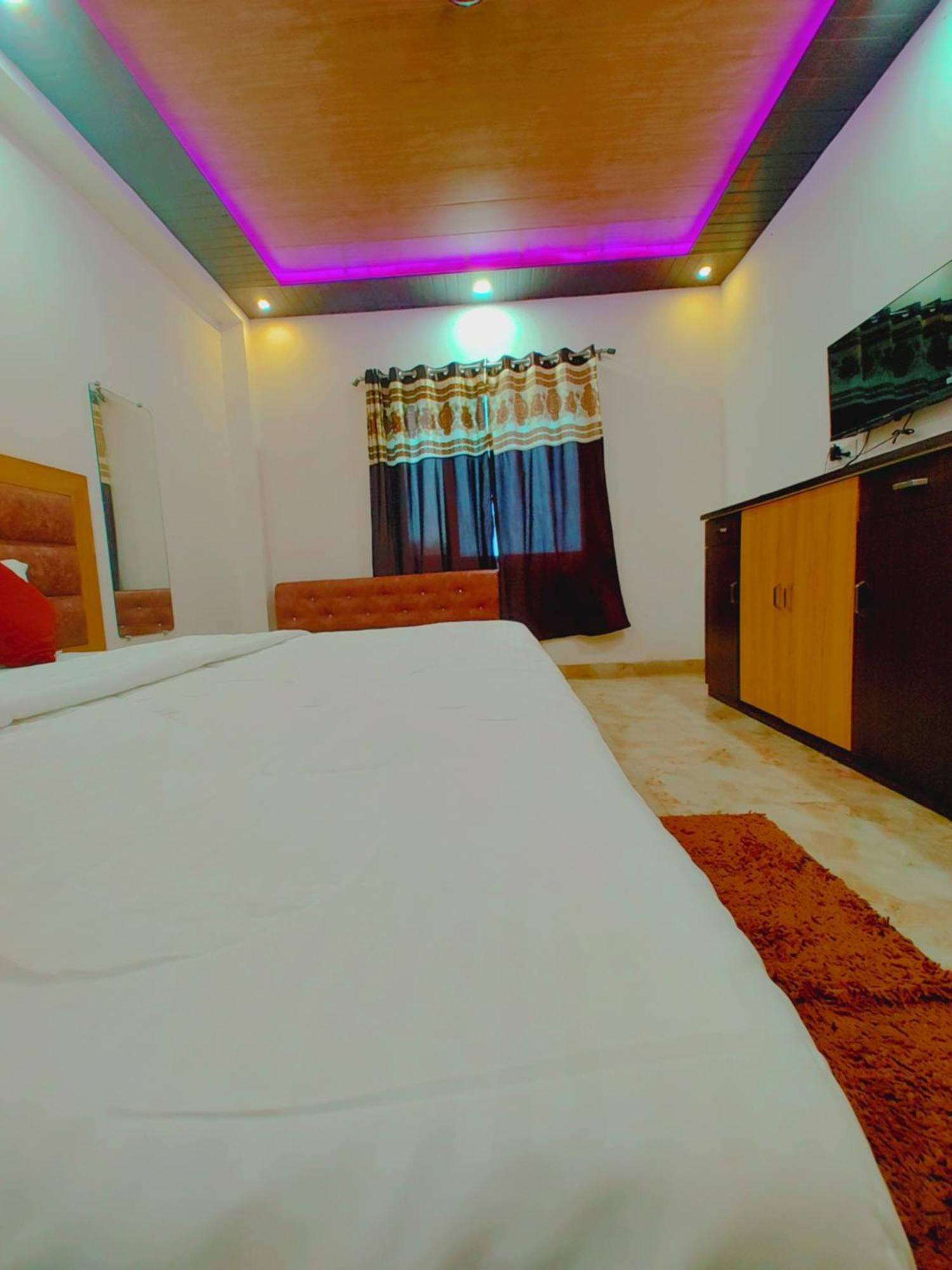 Elegance Hotel And Banquet Ayodhya Exteriér fotografie