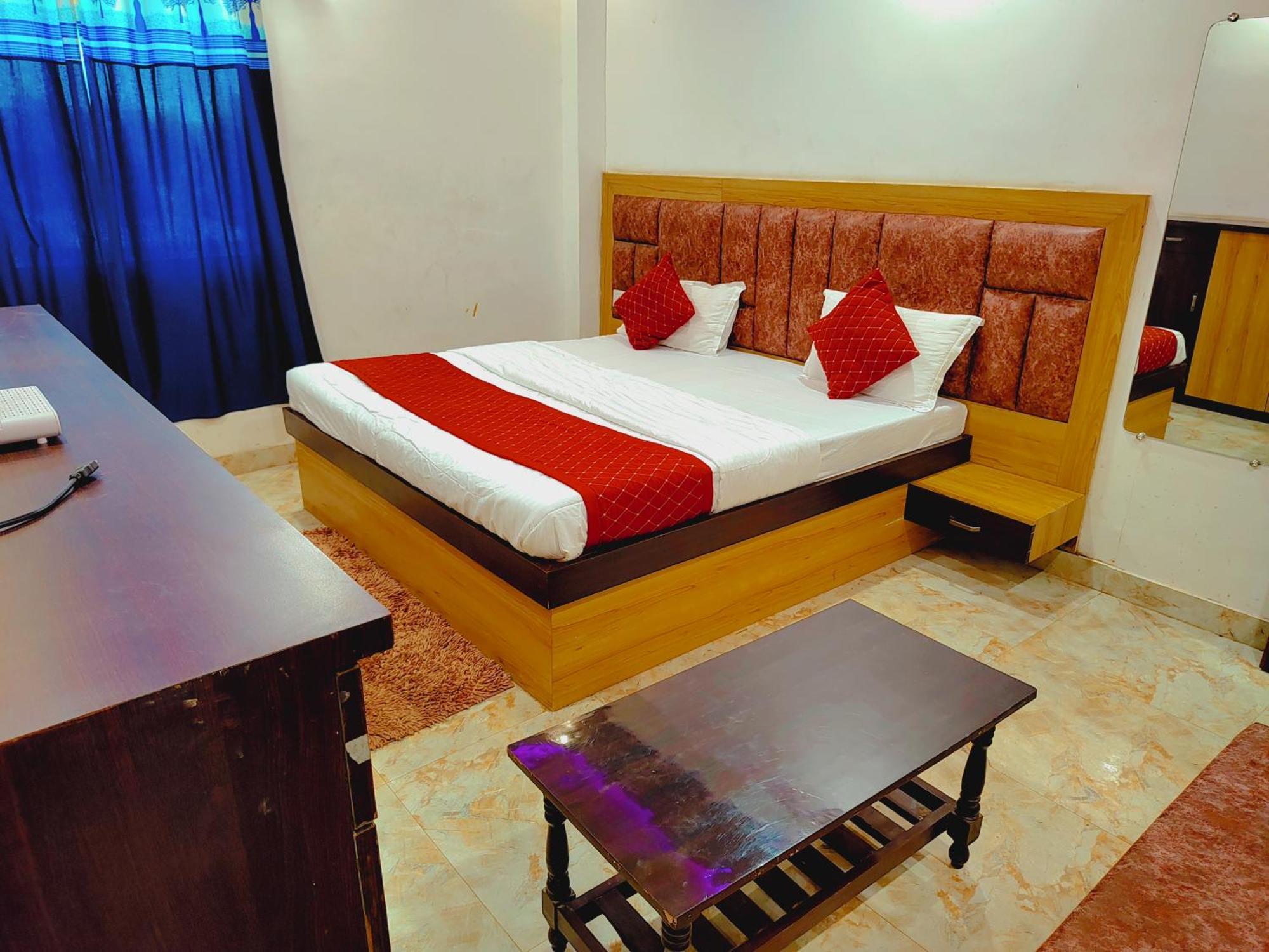 Elegance Hotel And Banquet Ayodhya Exteriér fotografie