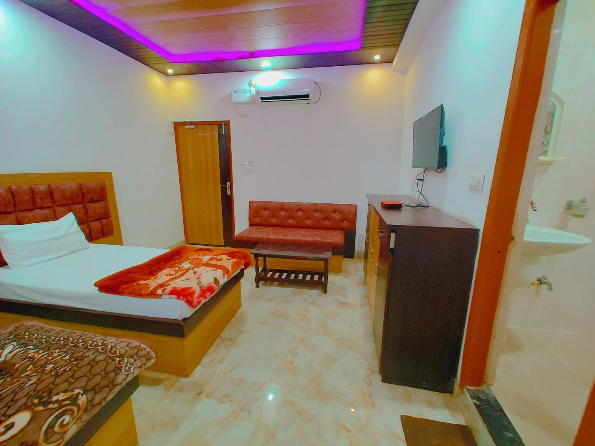 Elegance Hotel And Banquet Ayodhya Exteriér fotografie