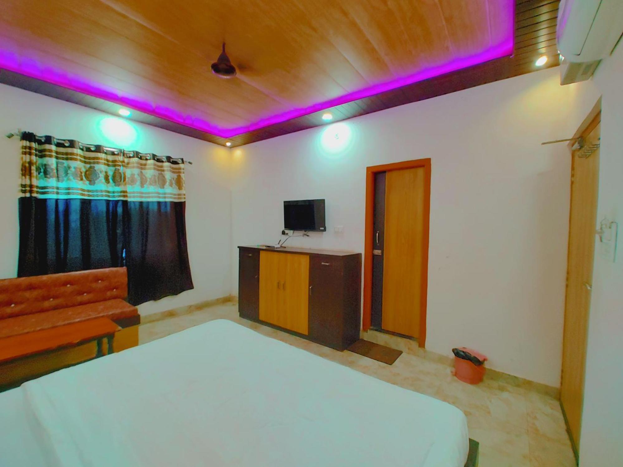 Elegance Hotel And Banquet Ayodhya Exteriér fotografie