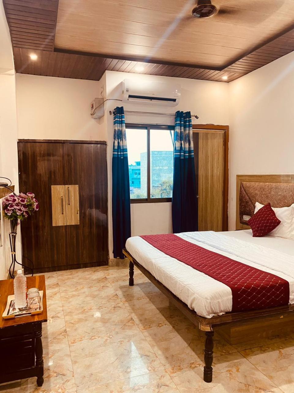 Elegance Hotel And Banquet Ayodhya Exteriér fotografie