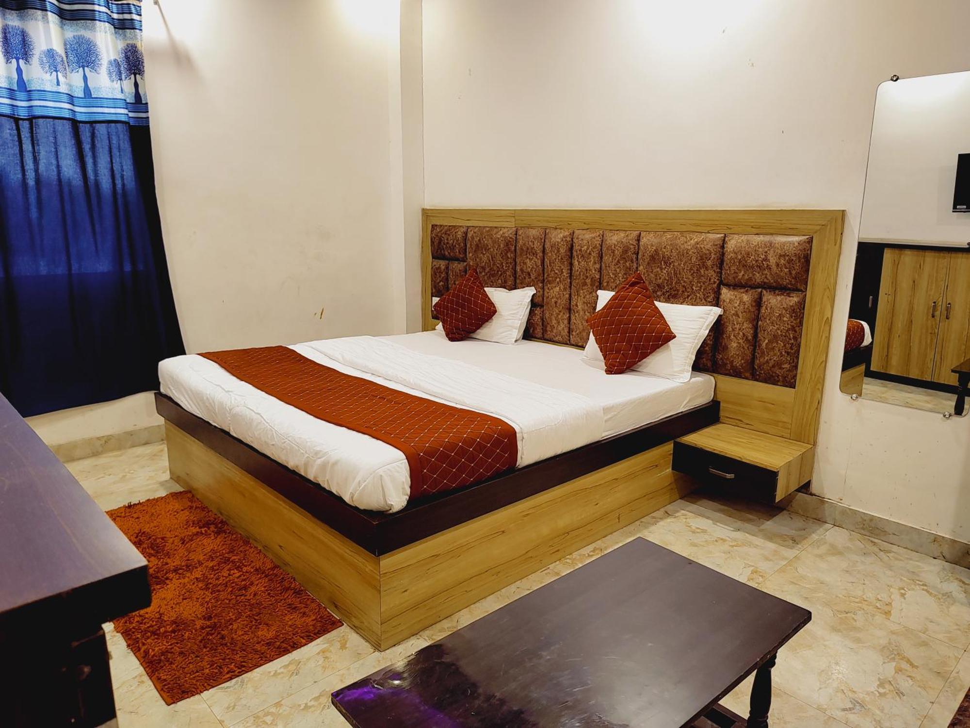 Elegance Hotel And Banquet Ayodhya Exteriér fotografie