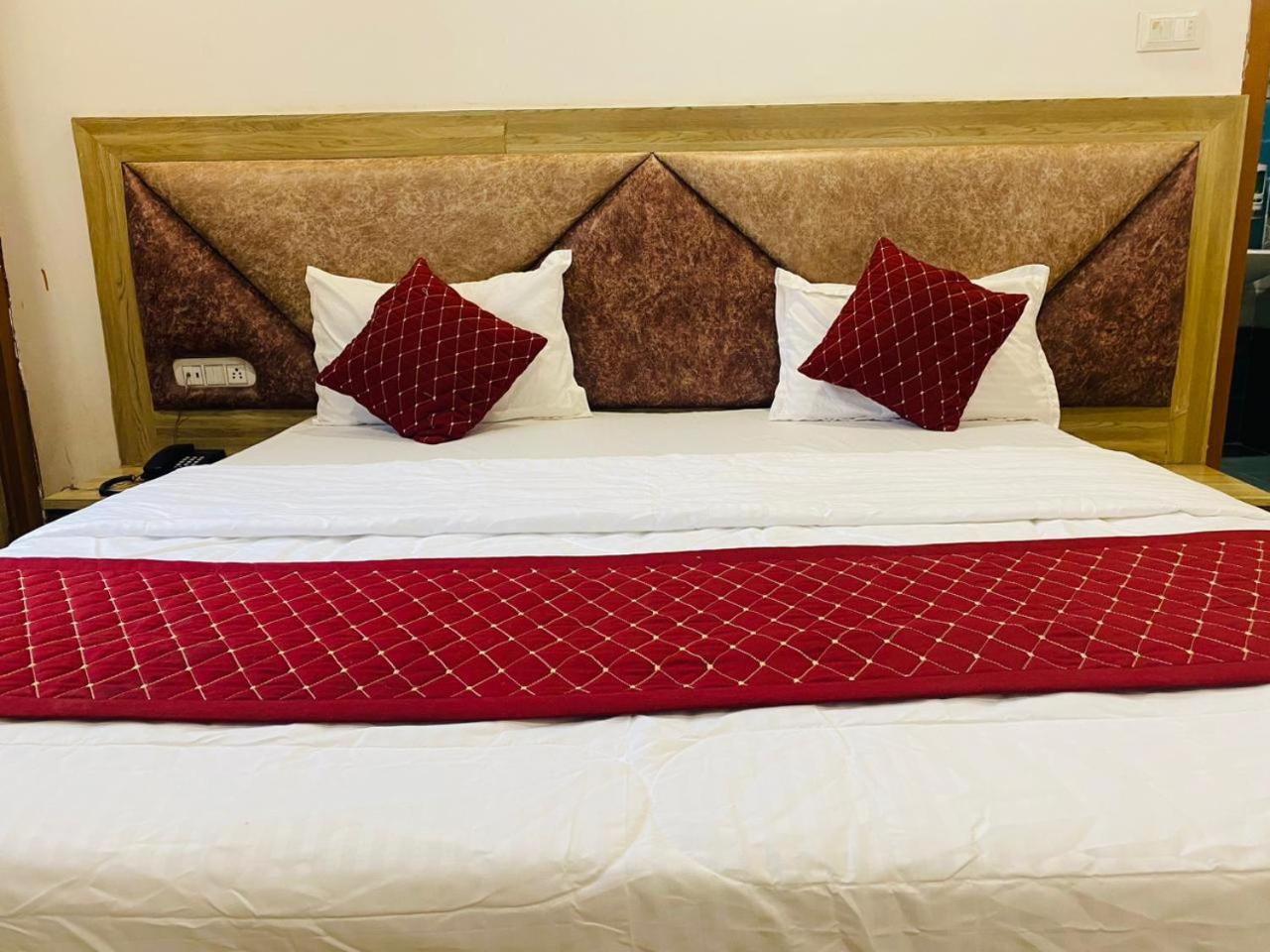 Elegance Hotel And Banquet Ayodhya Exteriér fotografie